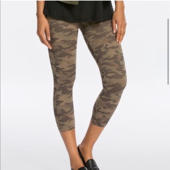 SPANX Desert Camo Cropped Lamn Legging - Picture 1 of 8